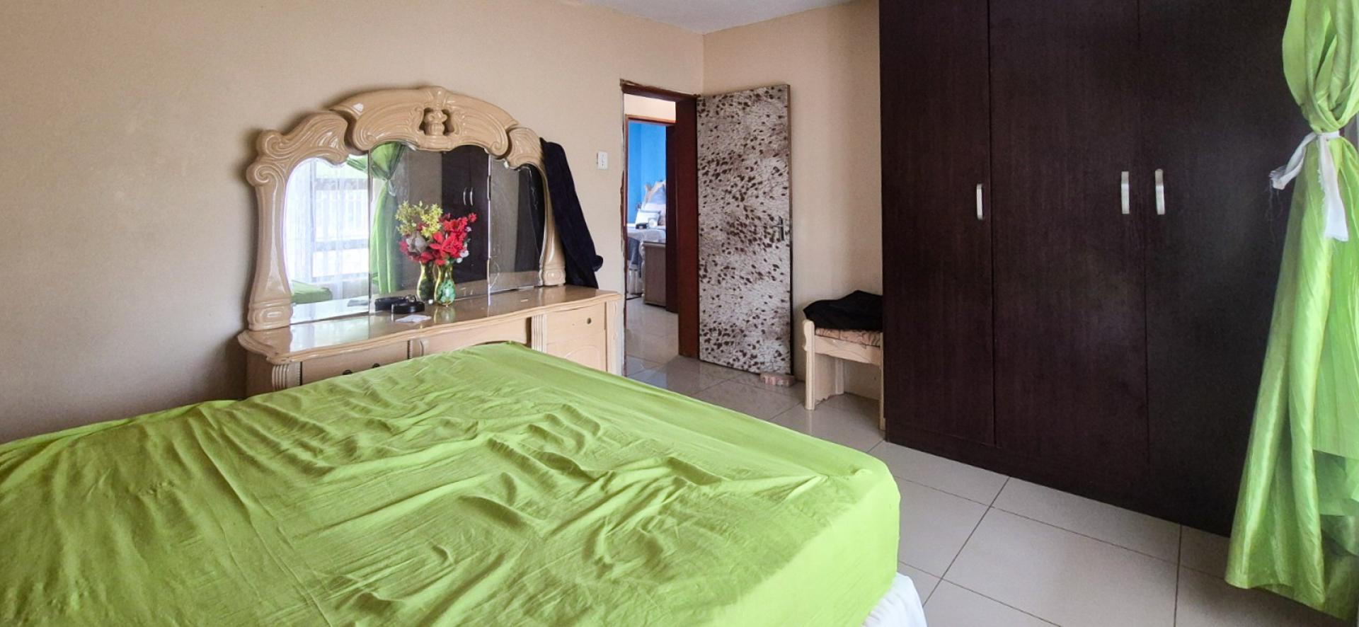 Bed Room 2 of property in Queenstown