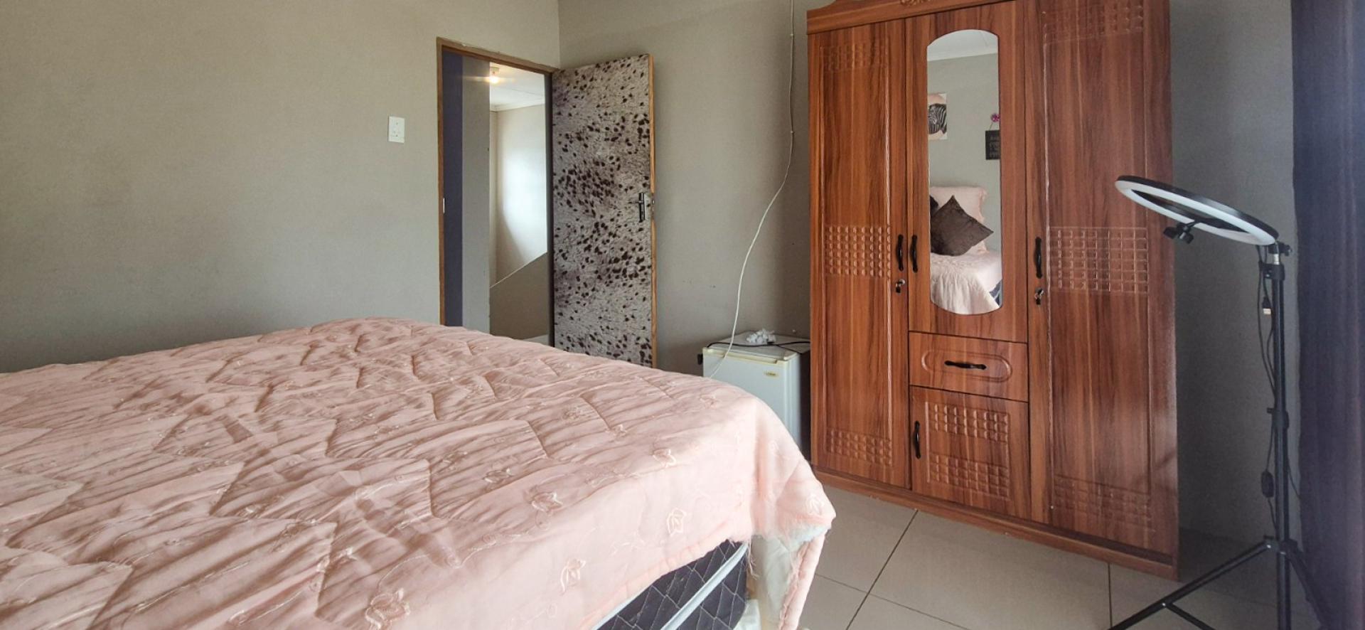 Bed Room 3 of property in Queenstown