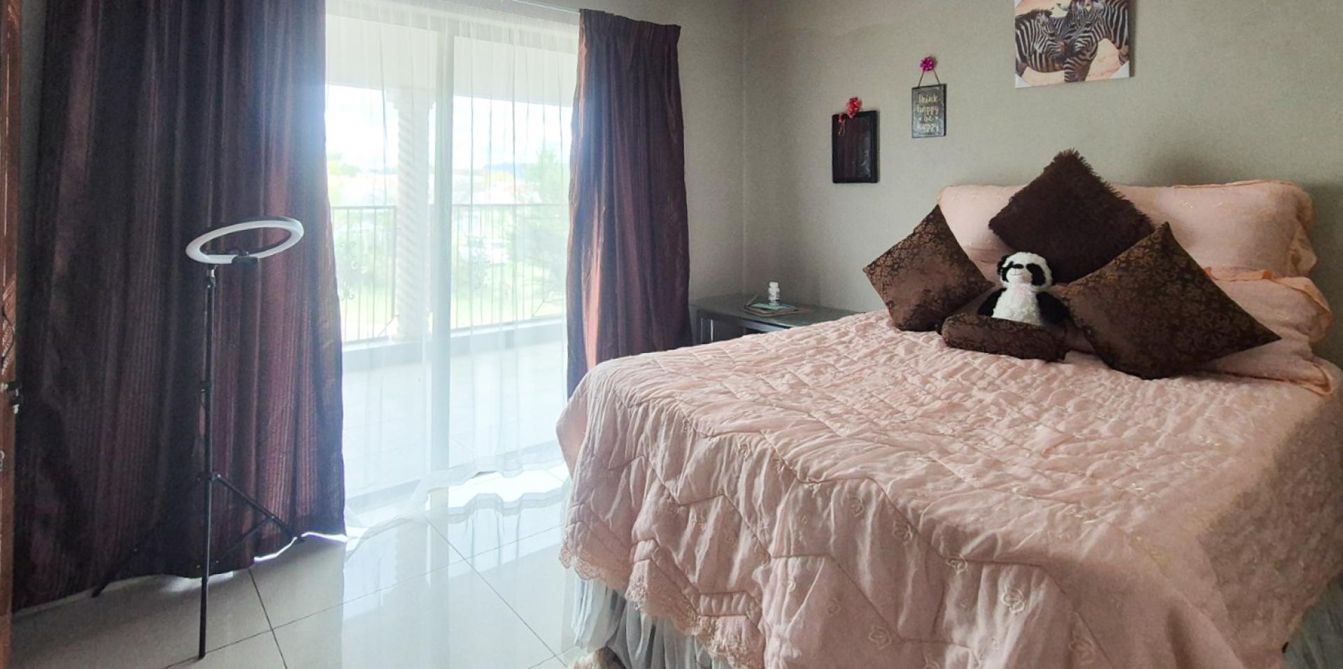 Bed Room 3 of property in Queenstown