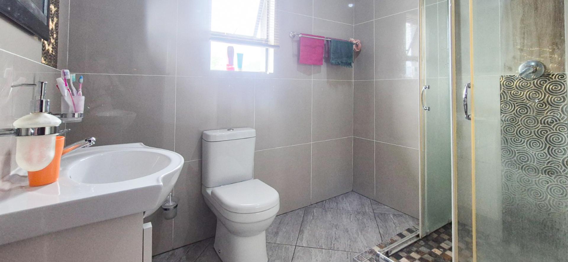 Bathroom 1 of property in Queenstown