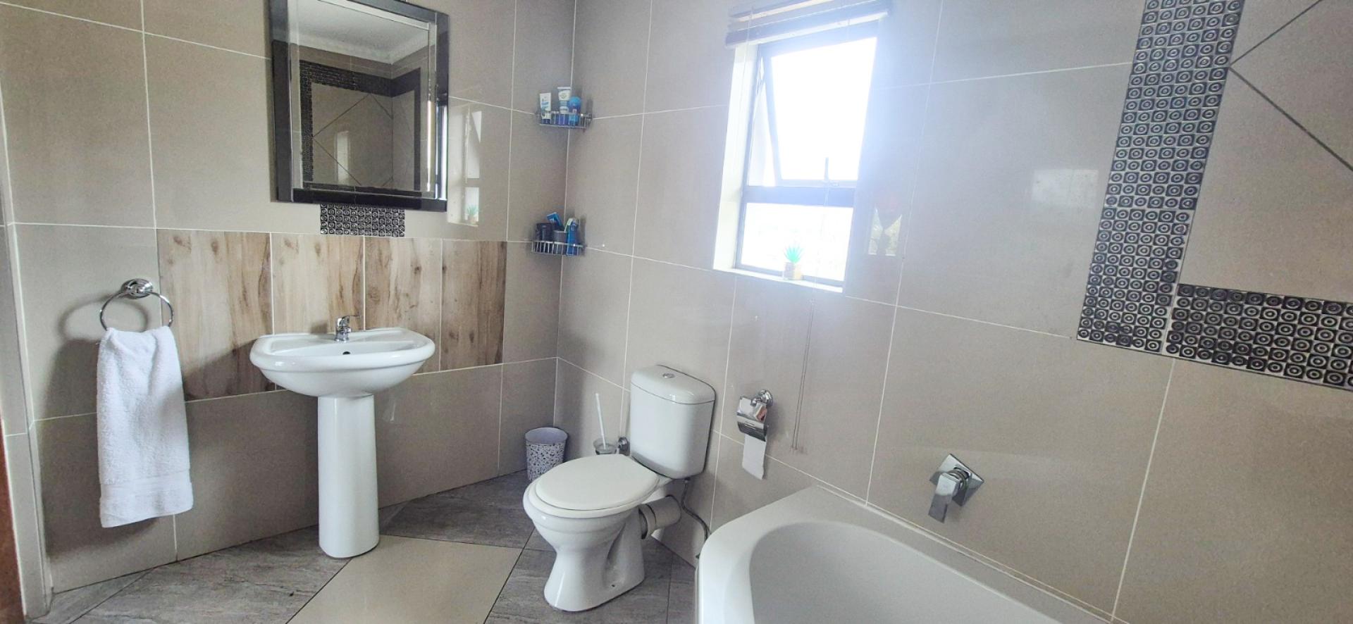 Main Bathroom of property in Queenstown