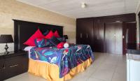 Main Bedroom of property in Queenstown