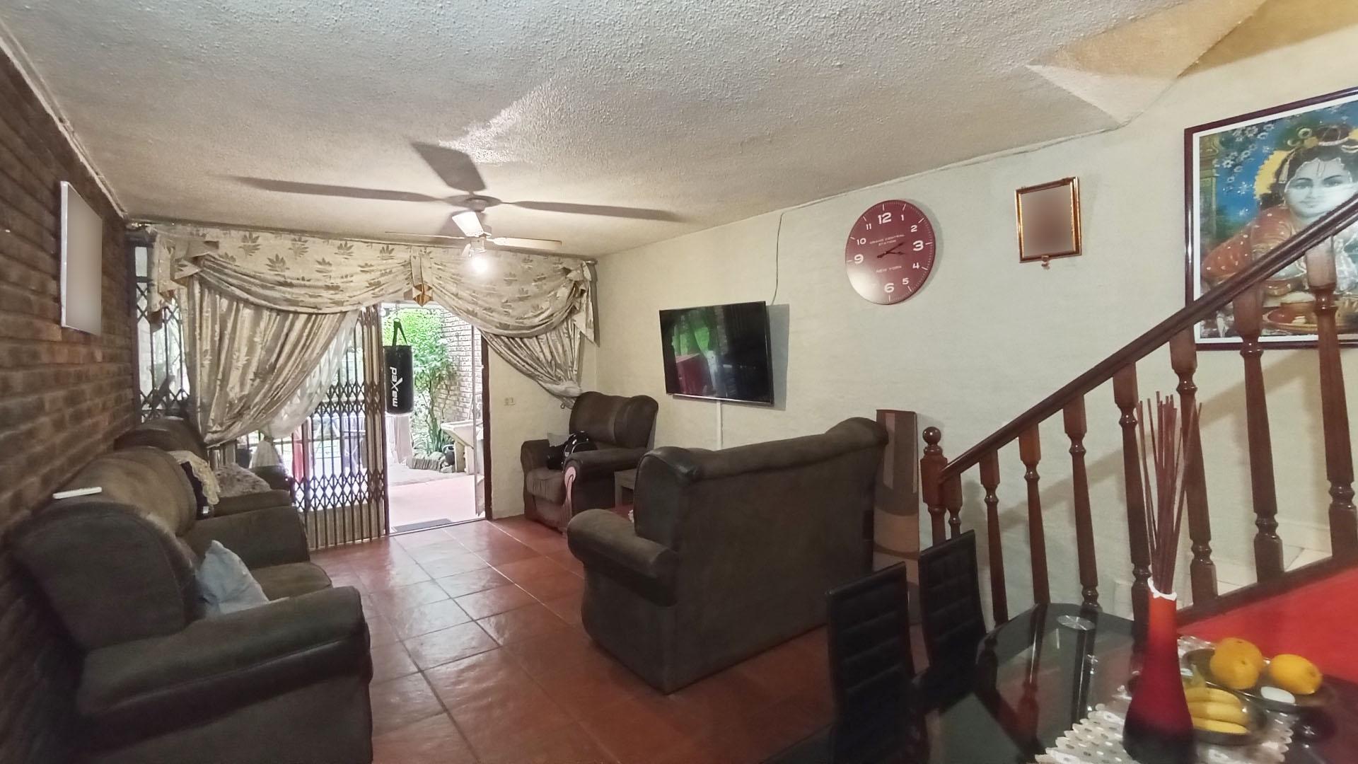 Lounges - 16 square meters of property in Berkshire Downs