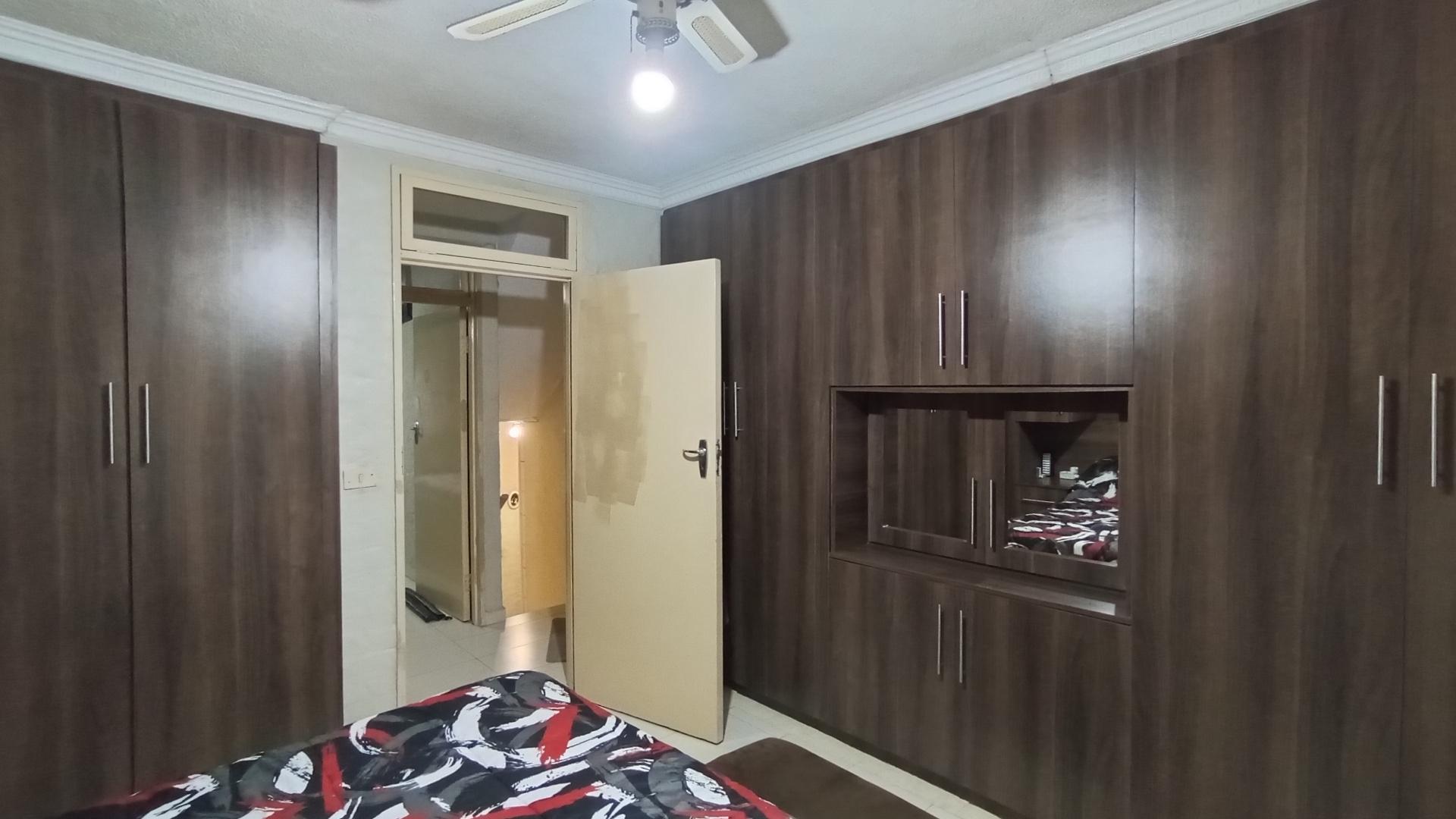 Bed Room 1 - 12 square meters of property in Berkshire Downs