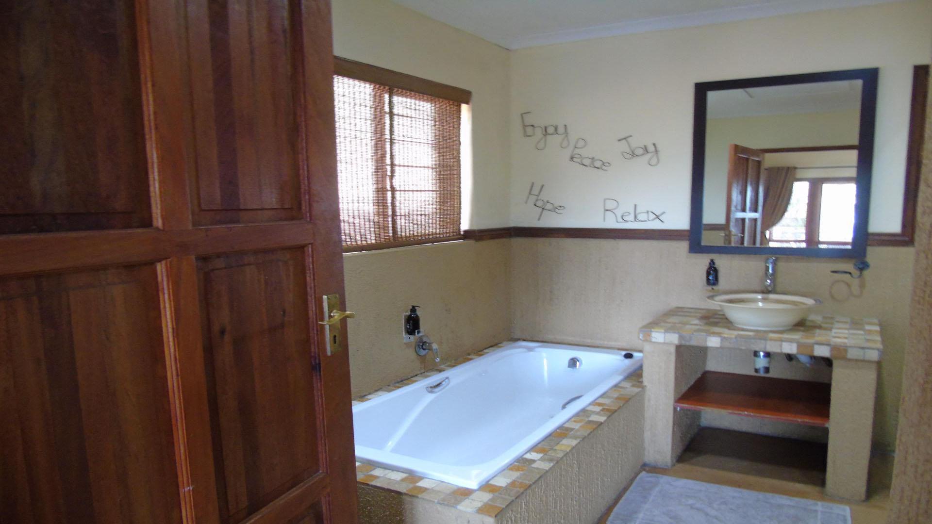 Bathroom 2 of property in Hazyview