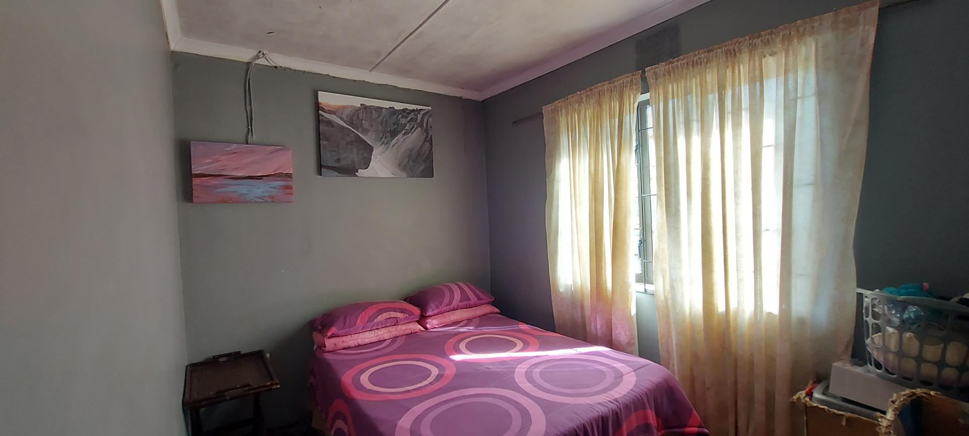 Bed Room 2 of property in Riversdale WC