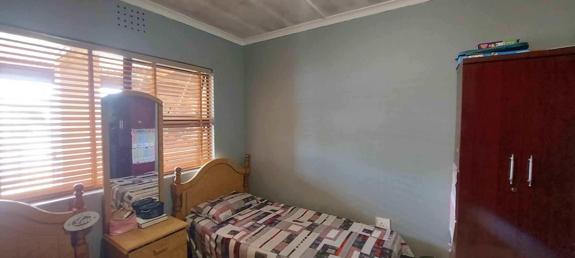 Bed Room 3 of property in Riversdale WC