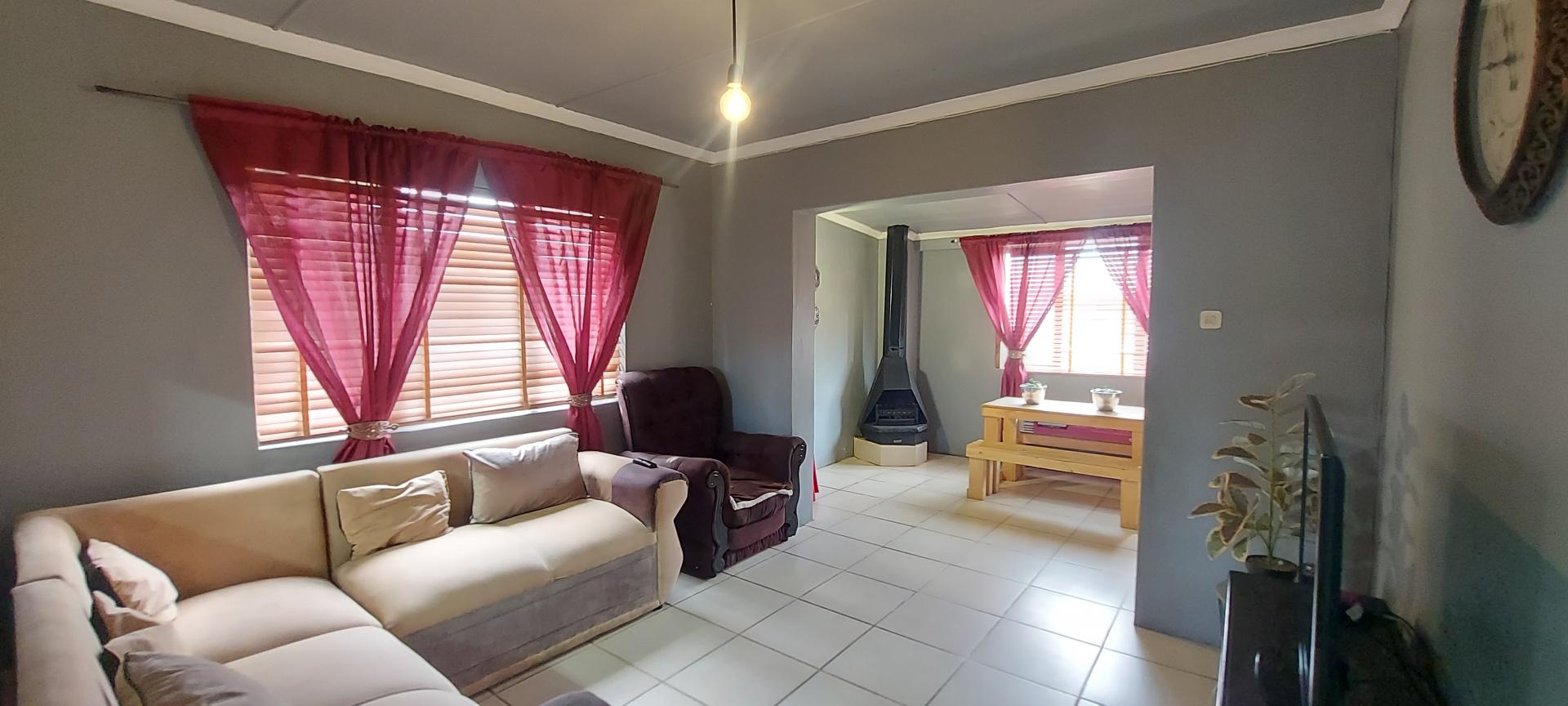 Lounges of property in Riversdale WC