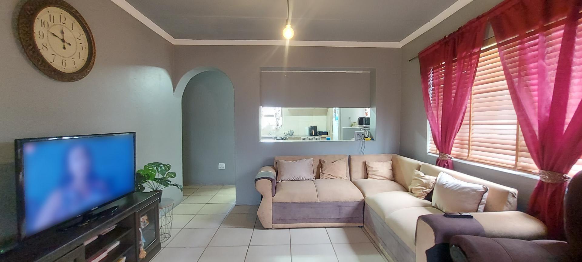 Lounges of property in Riversdale WC