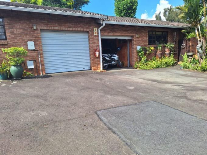 2 Bedroom Simplex for Sale For Sale in Montrose - MR674436