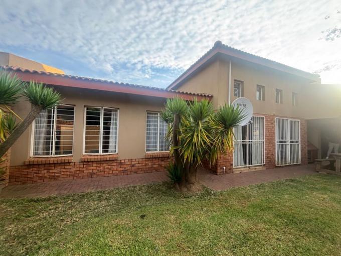 2 Bedroom Simplex for Sale For Sale in Reyno Ridge - MR674450