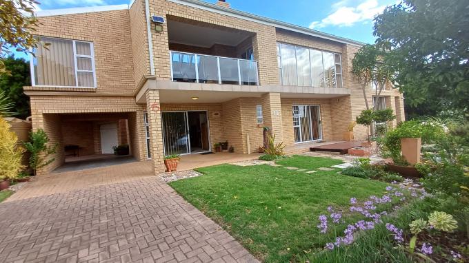4 Bedroom House for Sale For Sale in Klein-Brakrivier - MR674500