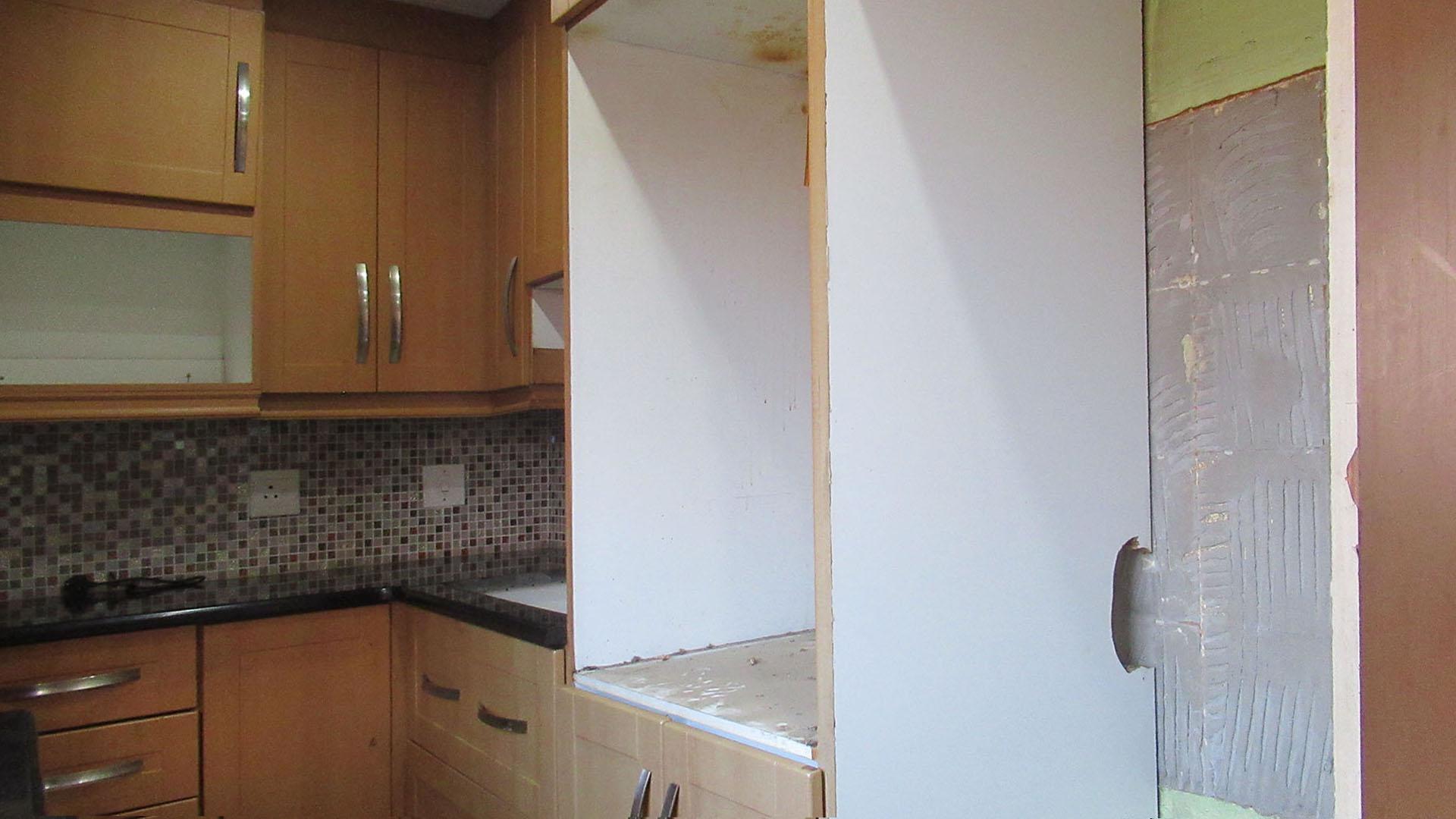 Kitchen - 9 square meters of property in Klipfontein View