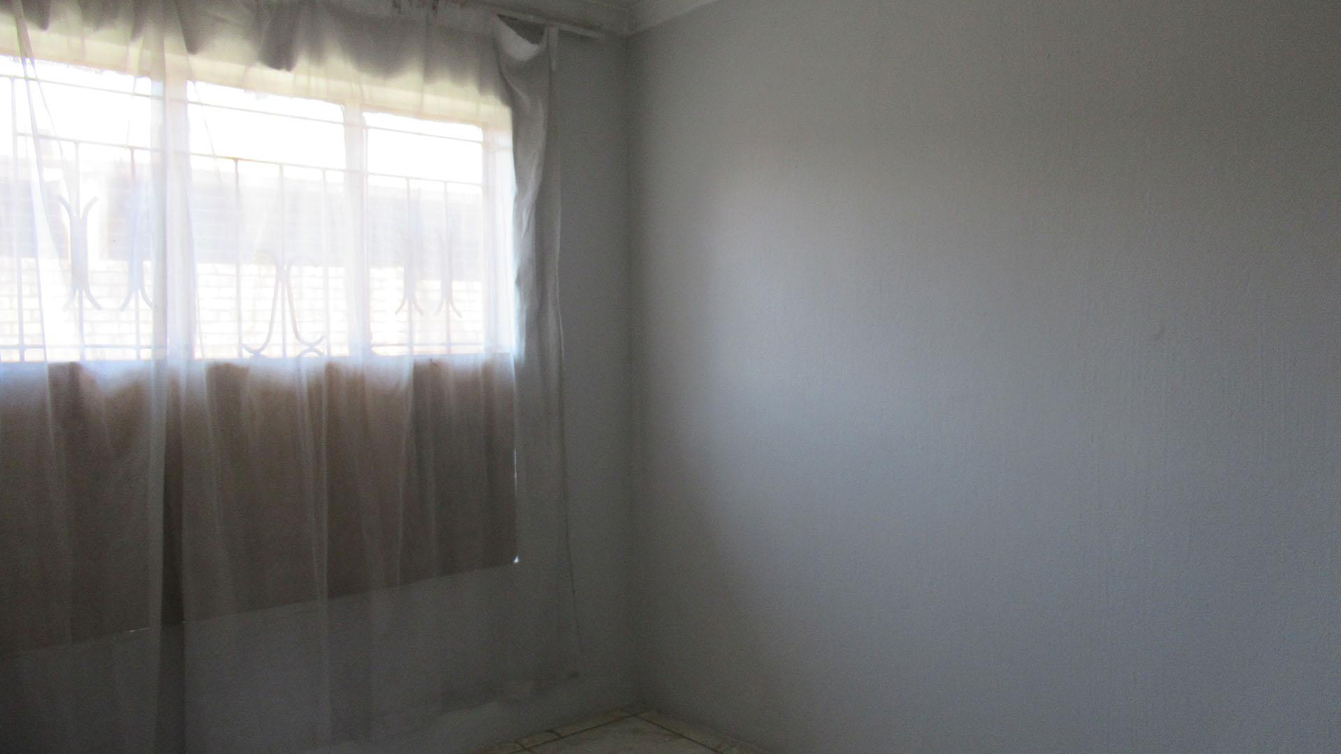 Dining Room - 8 square meters of property in Klipfontein View