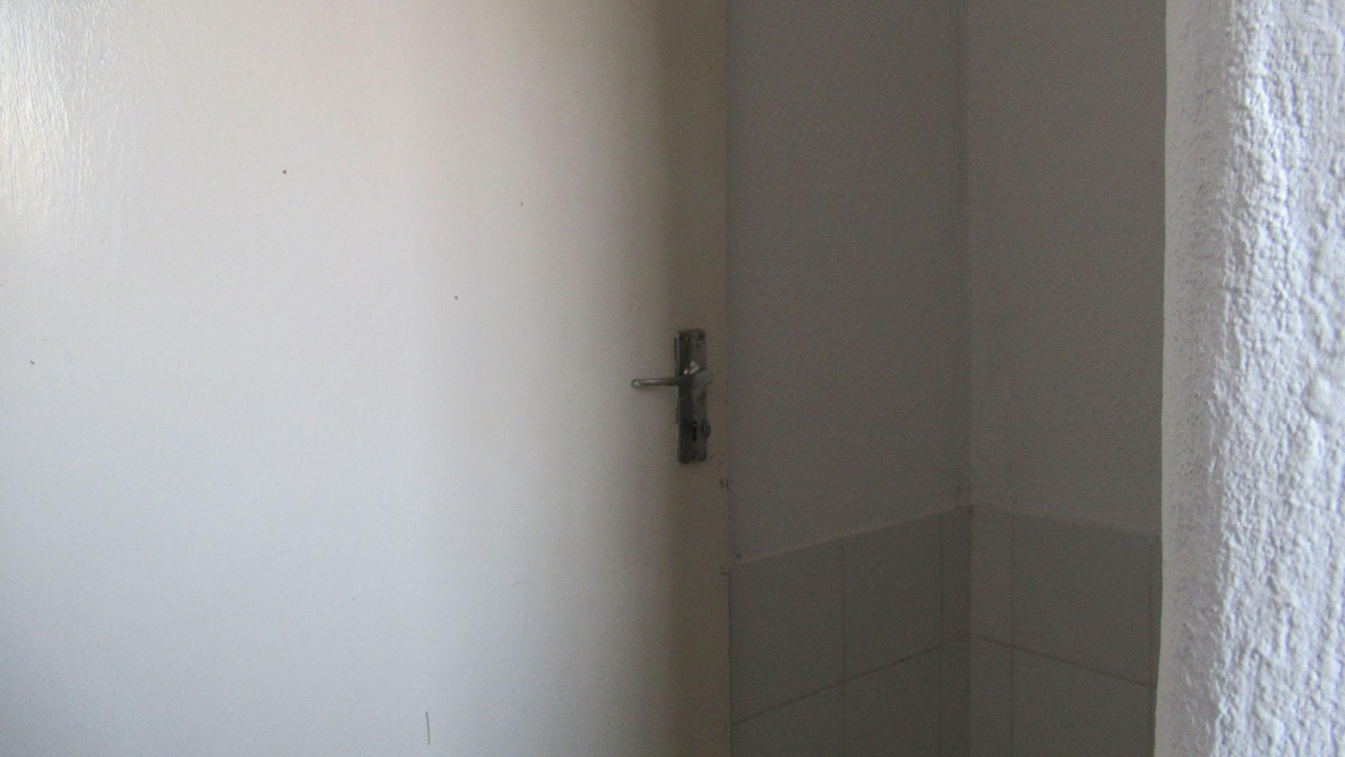 Bathroom 2 - 4 square meters of property in Klipfontein View