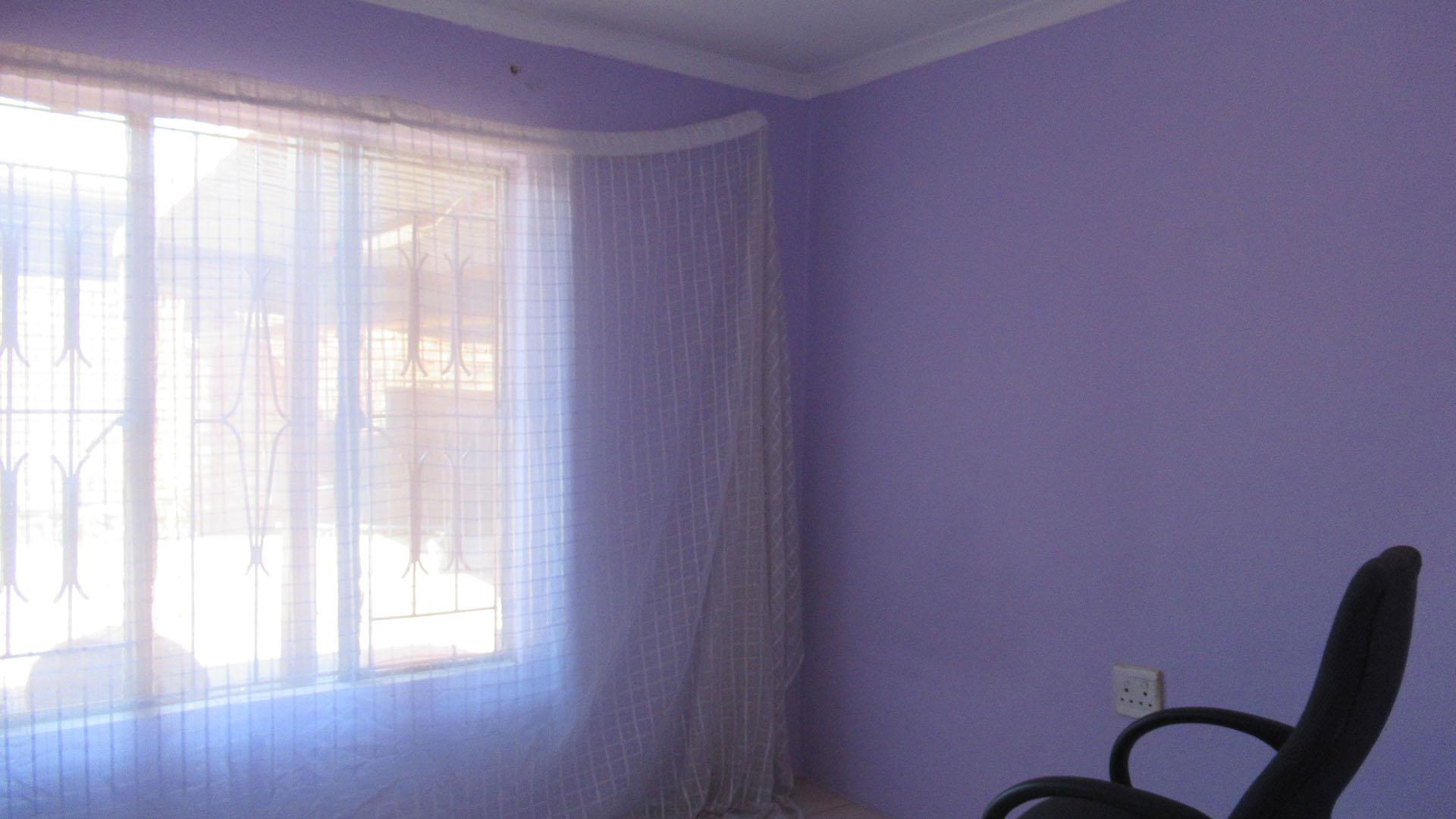 Bed Room 3 - 8 square meters of property in Klipfontein View