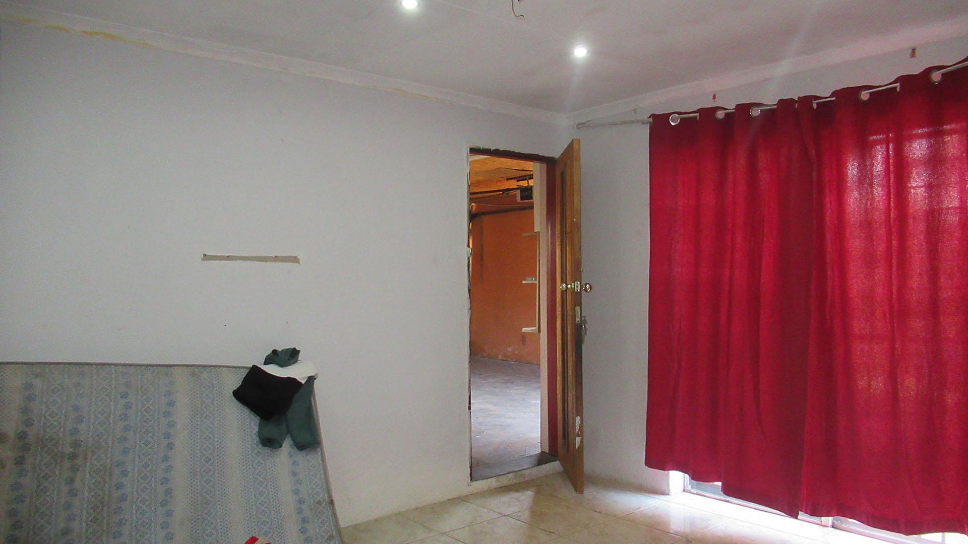 Lounges - 15 square meters of property in Klipfontein View