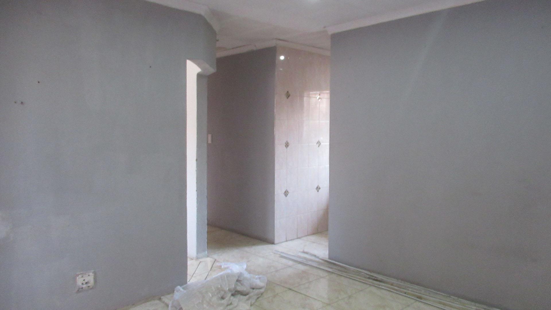 Lounges - 15 square meters of property in Klipfontein View