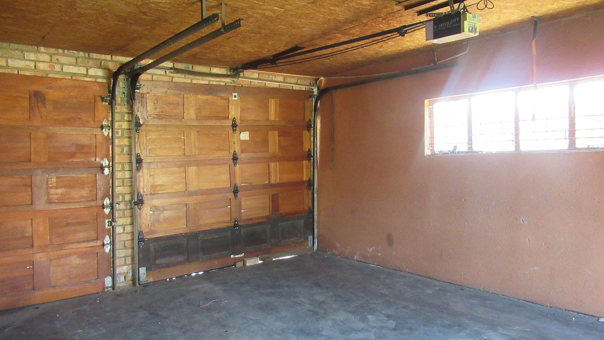 Spaces - 10 square meters of property in Klipfontein View