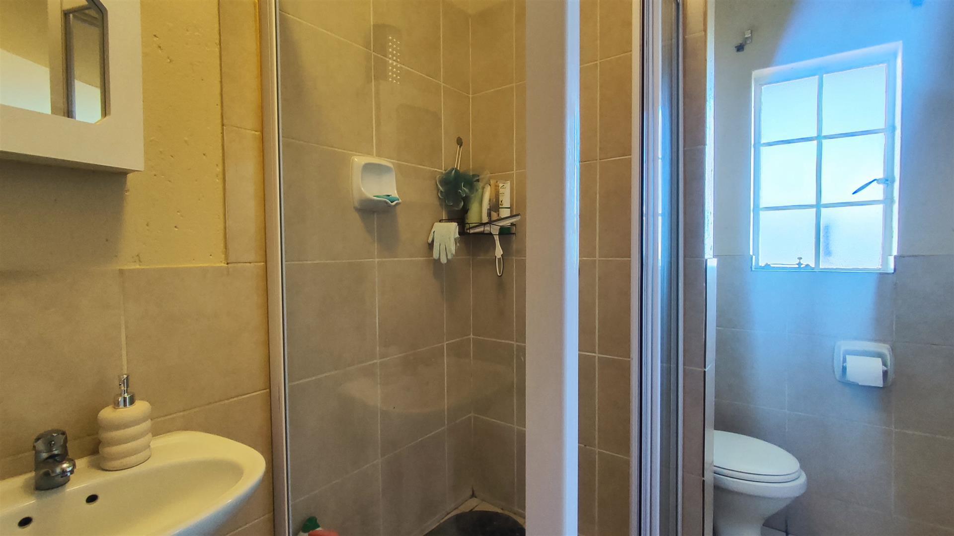 Bathroom 1 - 7 square meters of property in Comet