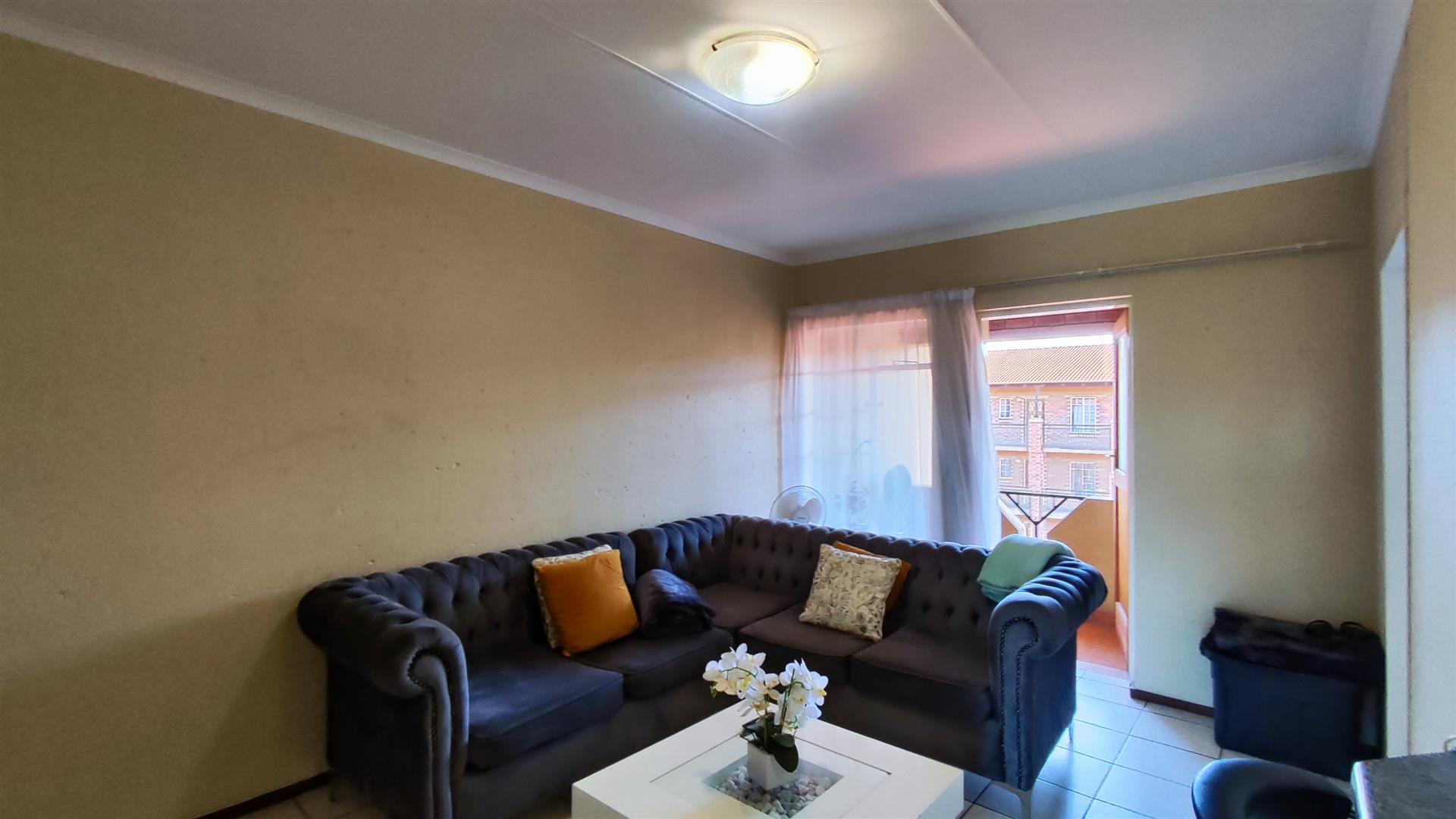 Lounges - 18 square meters of property in Comet