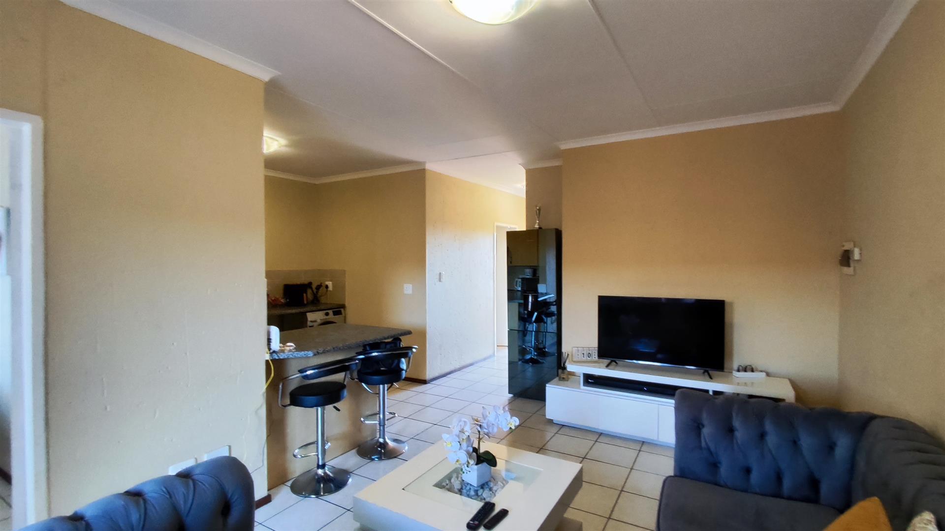 Lounges - 18 square meters of property in Comet