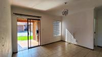 Lounges - 14 square meters of property in Edleen