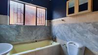 Bathroom 1 - 5 square meters of property in Edleen