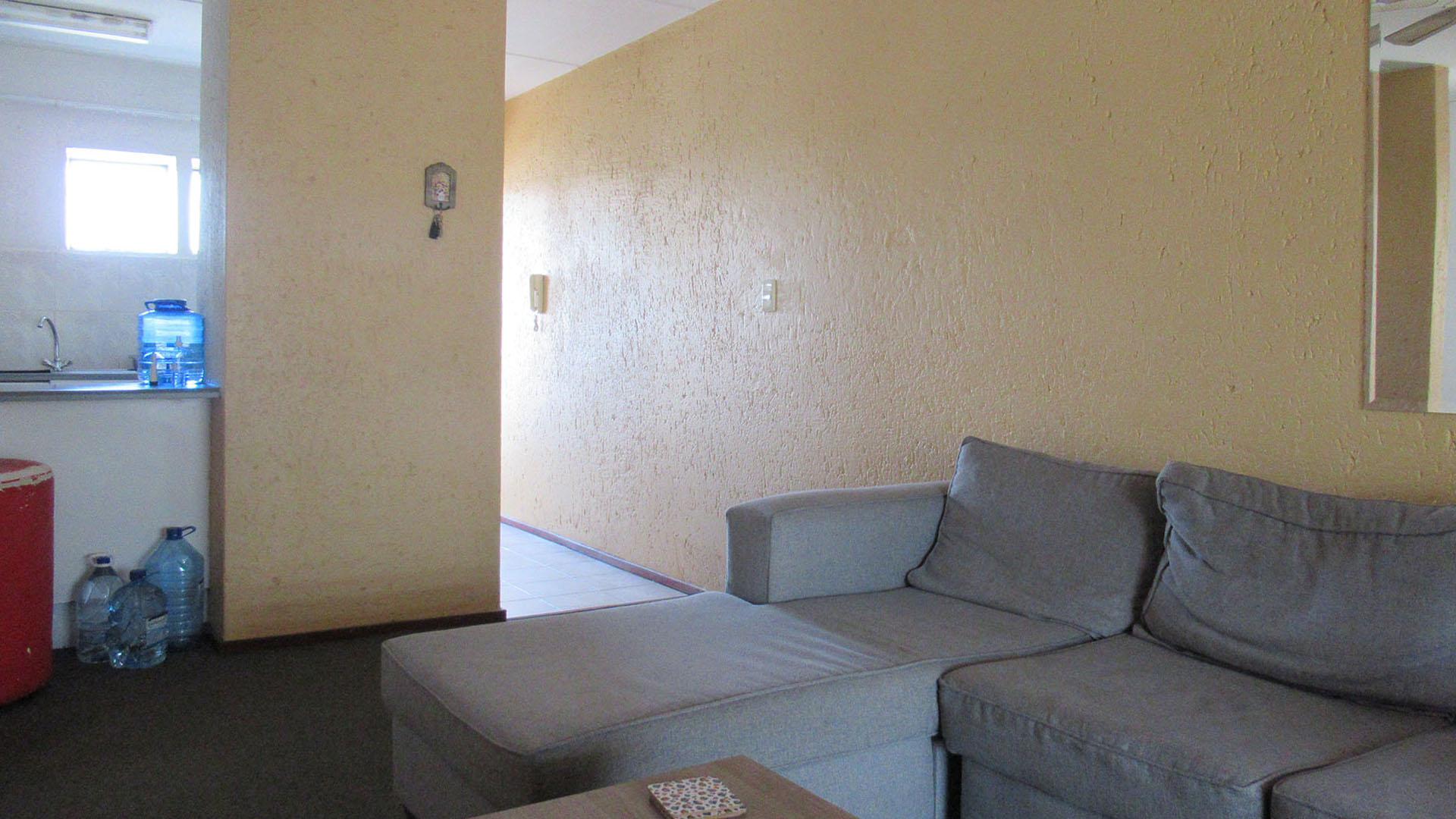 Lounges - 18 square meters of property in Mulbarton
