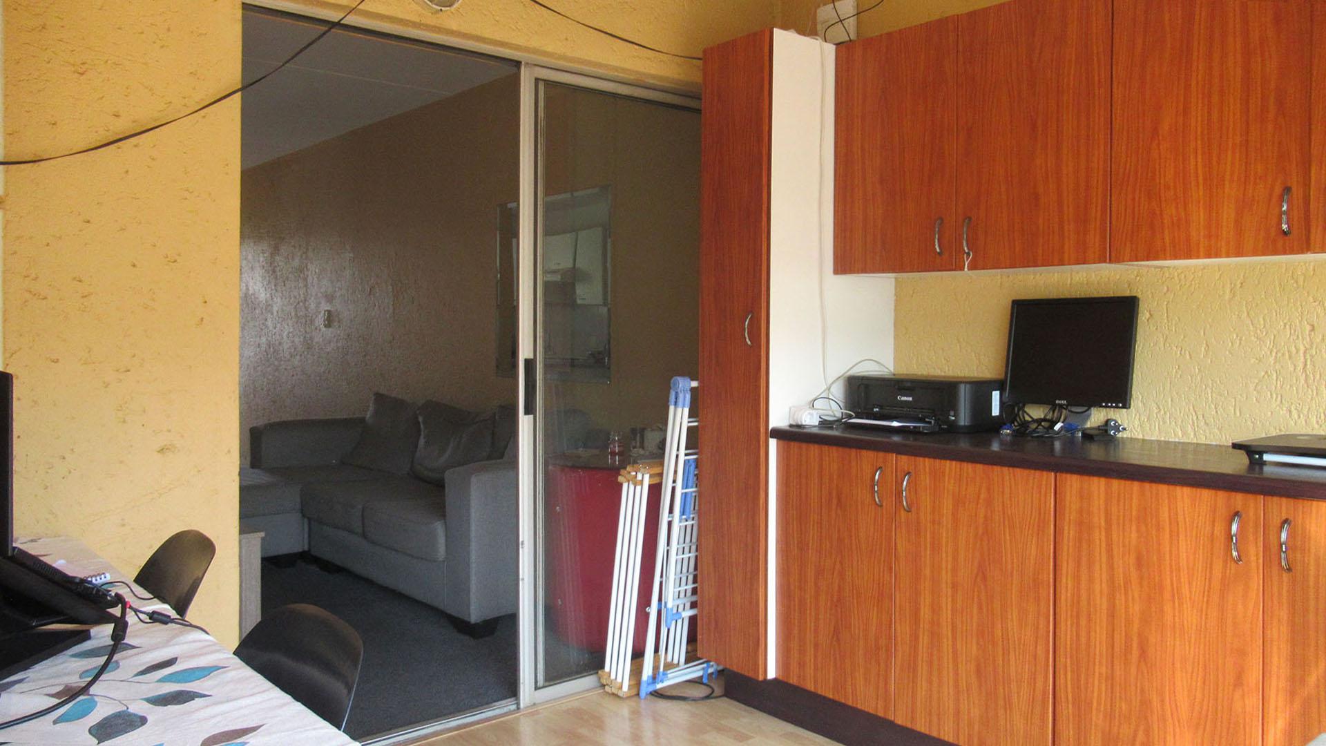 Study - 9 square meters of property in Mulbarton