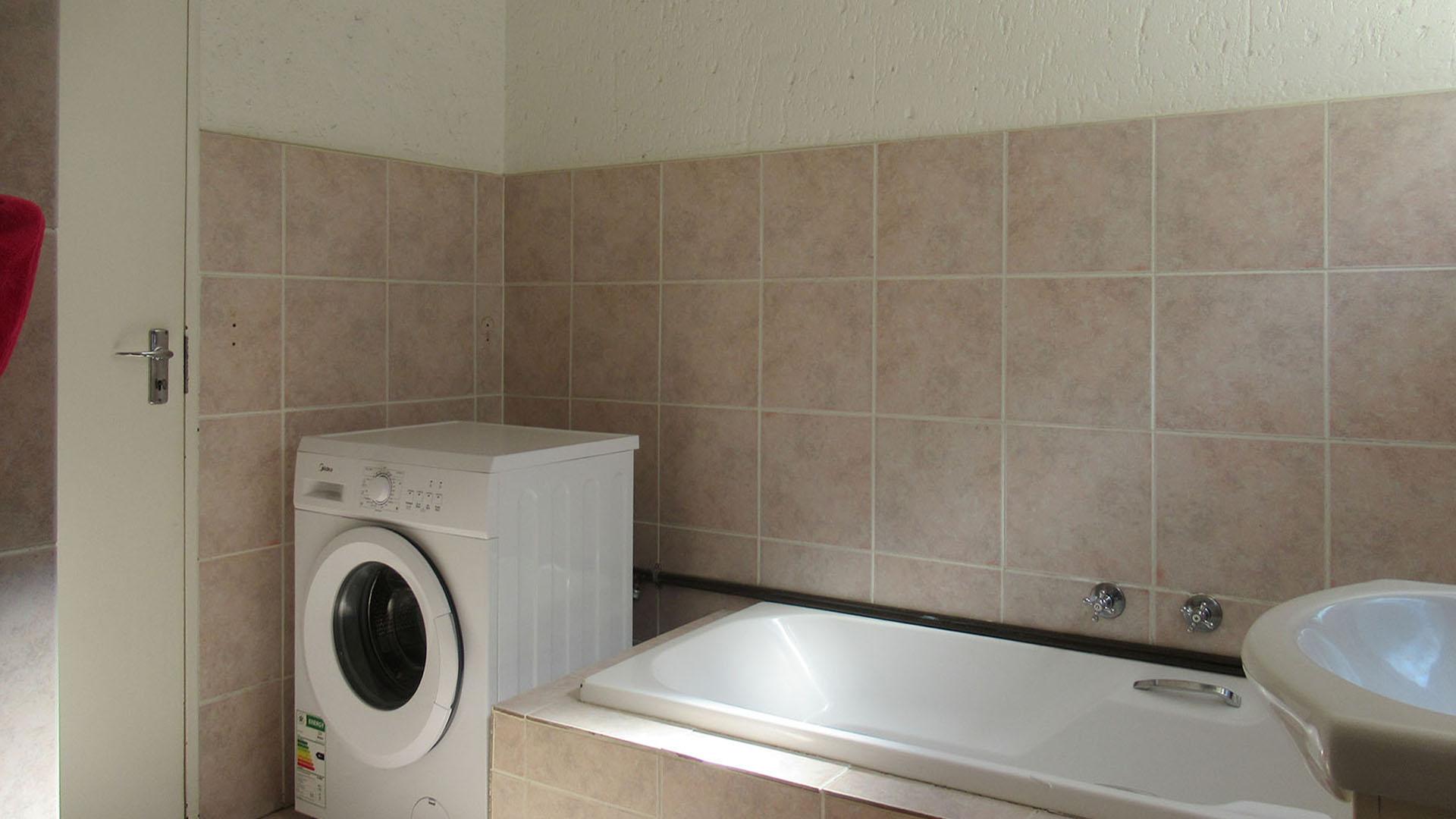 Bathroom 1 - 9 square meters of property in Mulbarton
