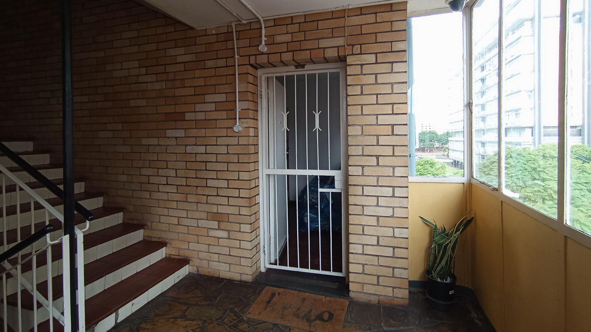 Front View of property in Sunnyside