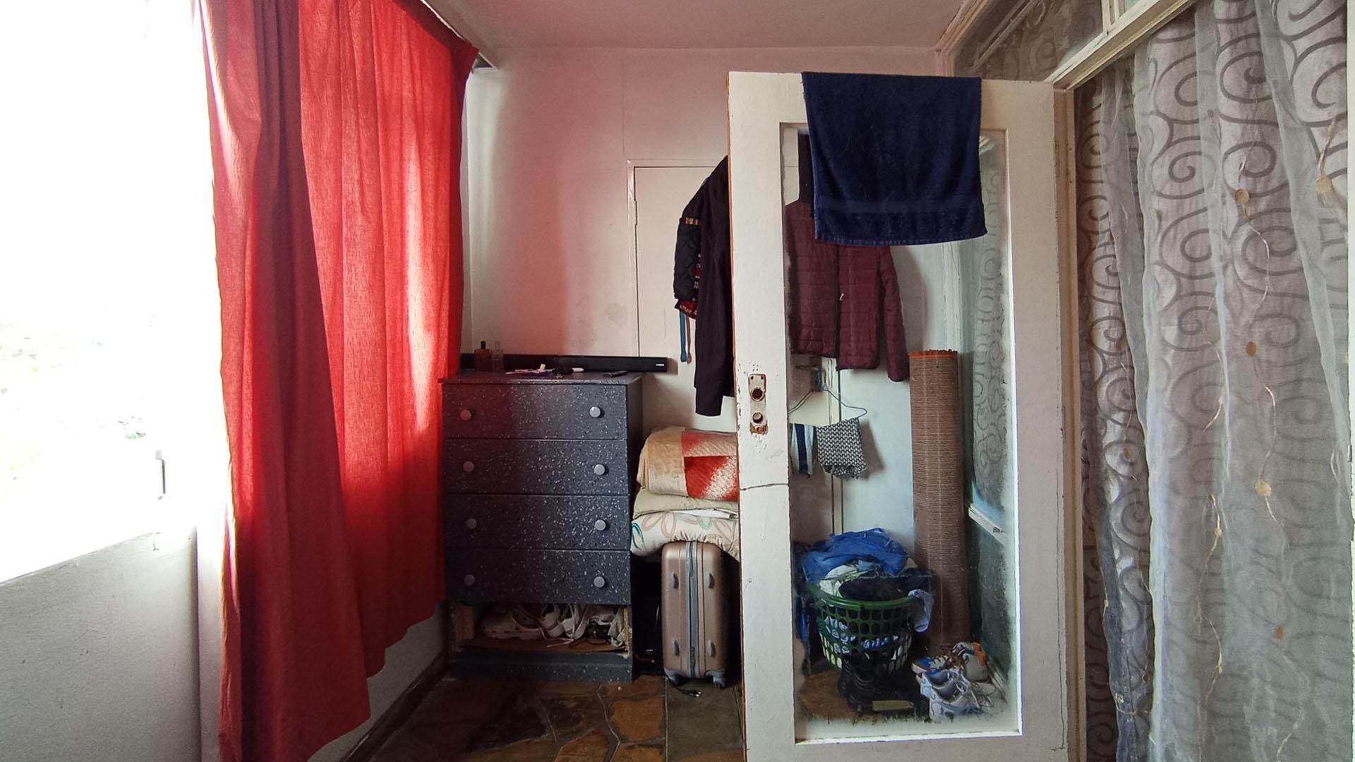 Bed Room 1 - 9 square meters of property in Sunnyside