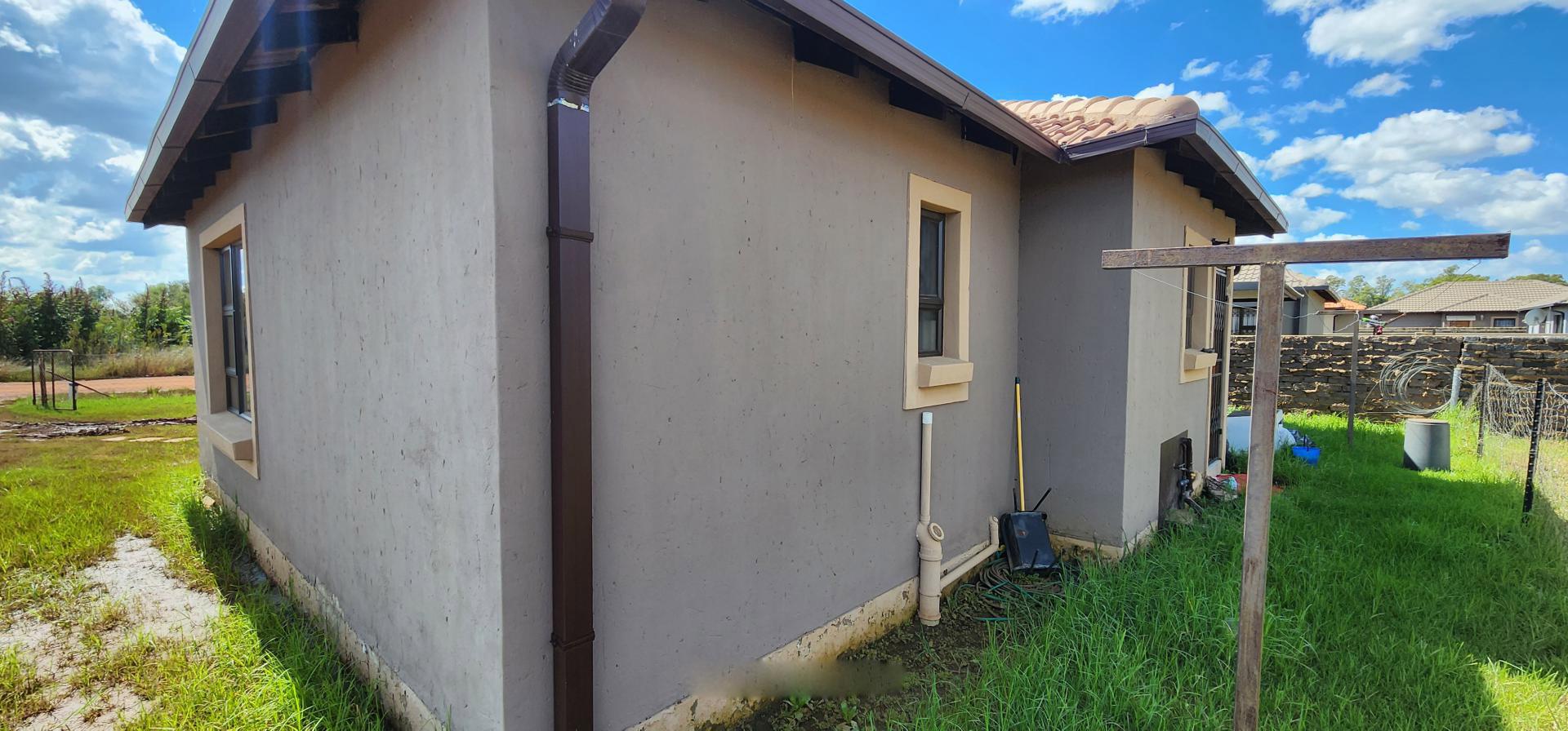 Backyard of property in Ellaton