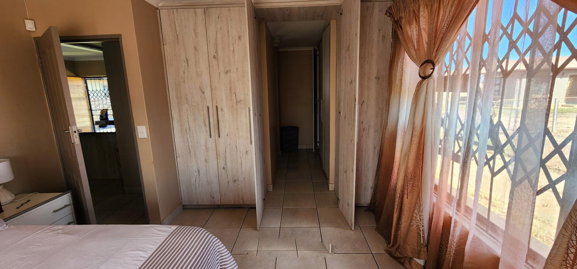 Main Bedroom of property in Ellaton