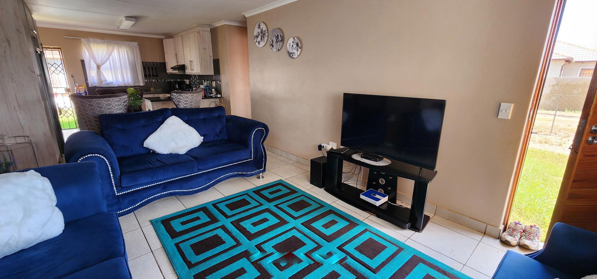 Lounges of property in Ellaton