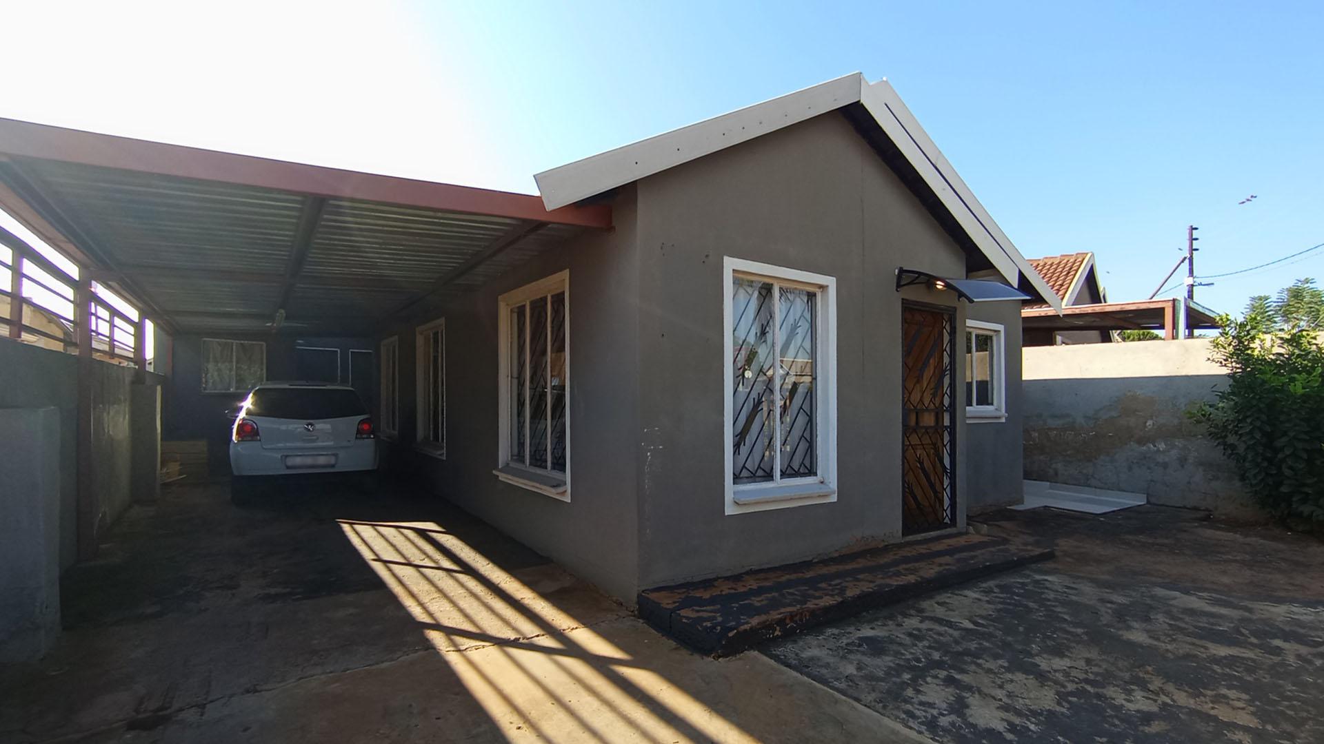 Front View of property in Gem Valley