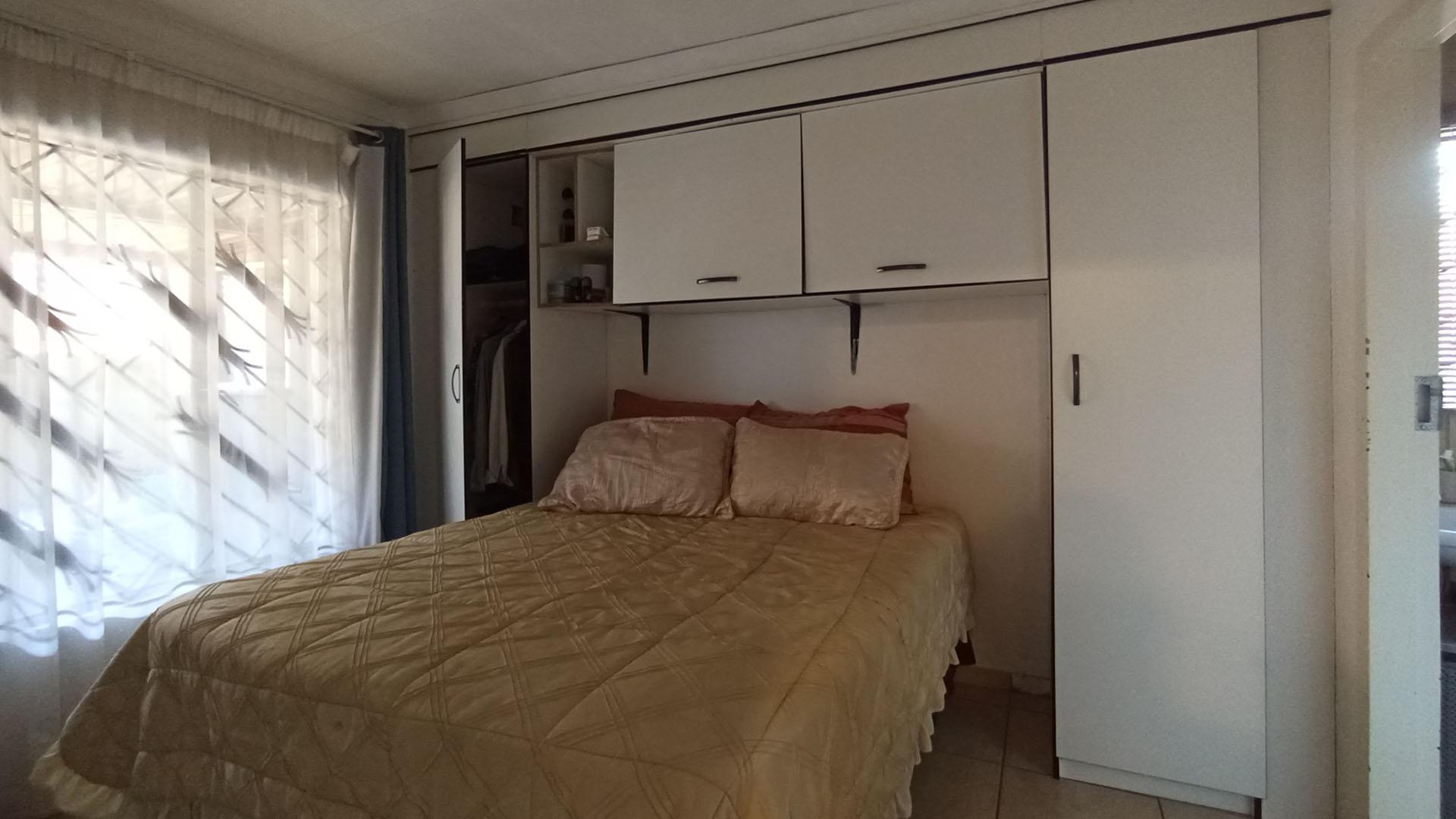 Main Bedroom - 11 square meters of property in Gem Valley