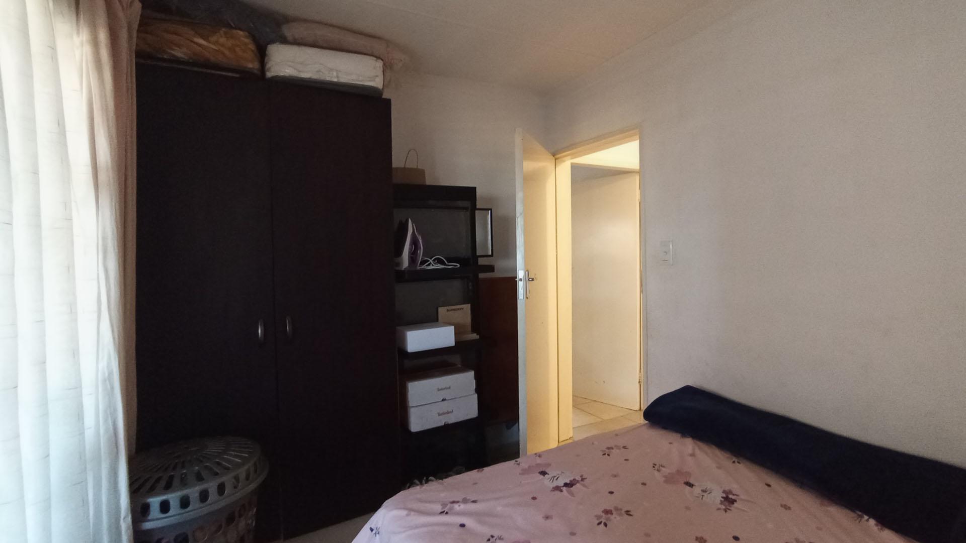 Bed Room 1 - 8 square meters of property in Gem Valley