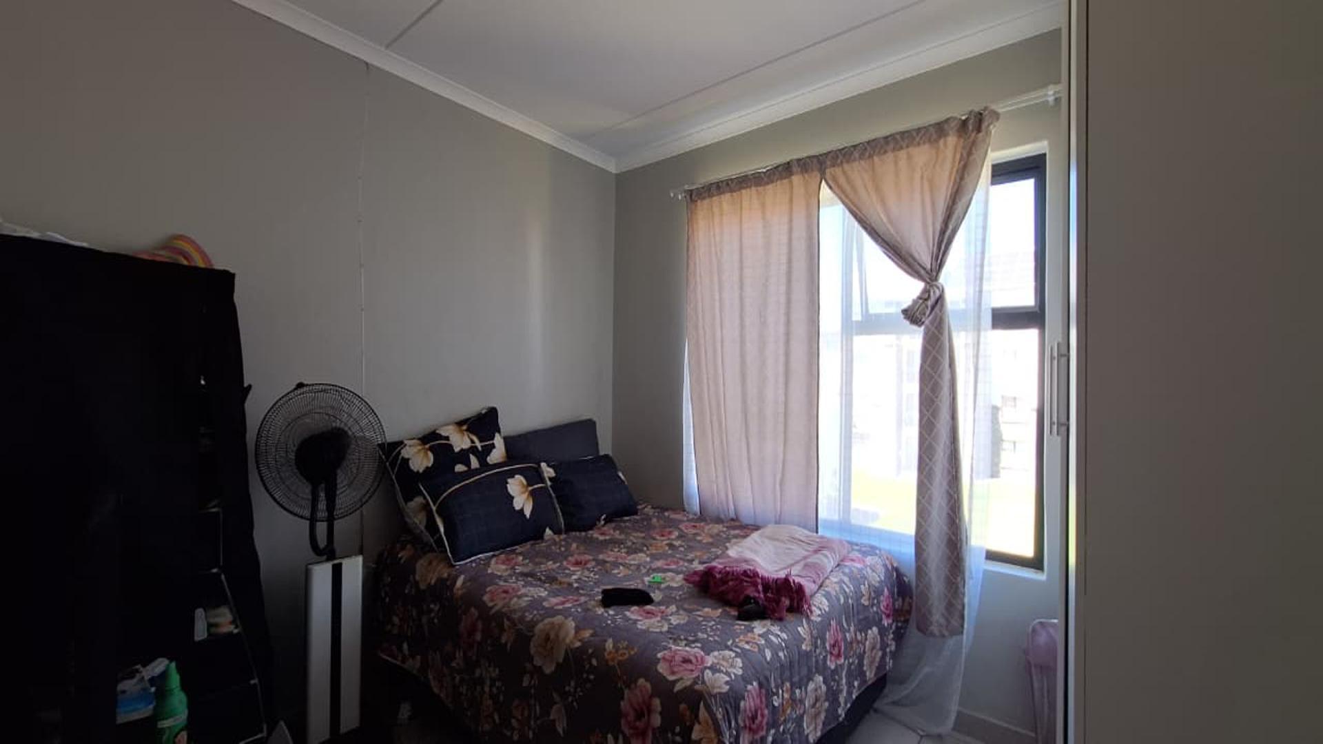 Bed Room 1 - 10 square meters of property in Glen Marais