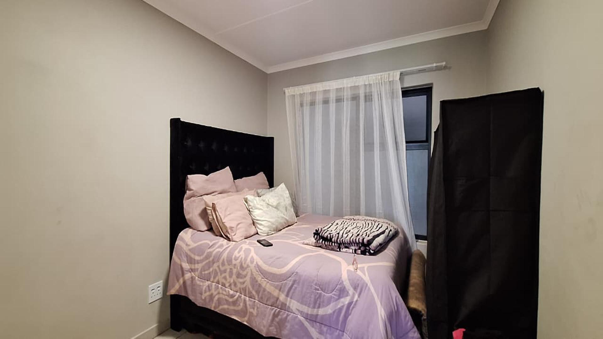 Bed Room 2 - 8 square meters of property in Glen Marais