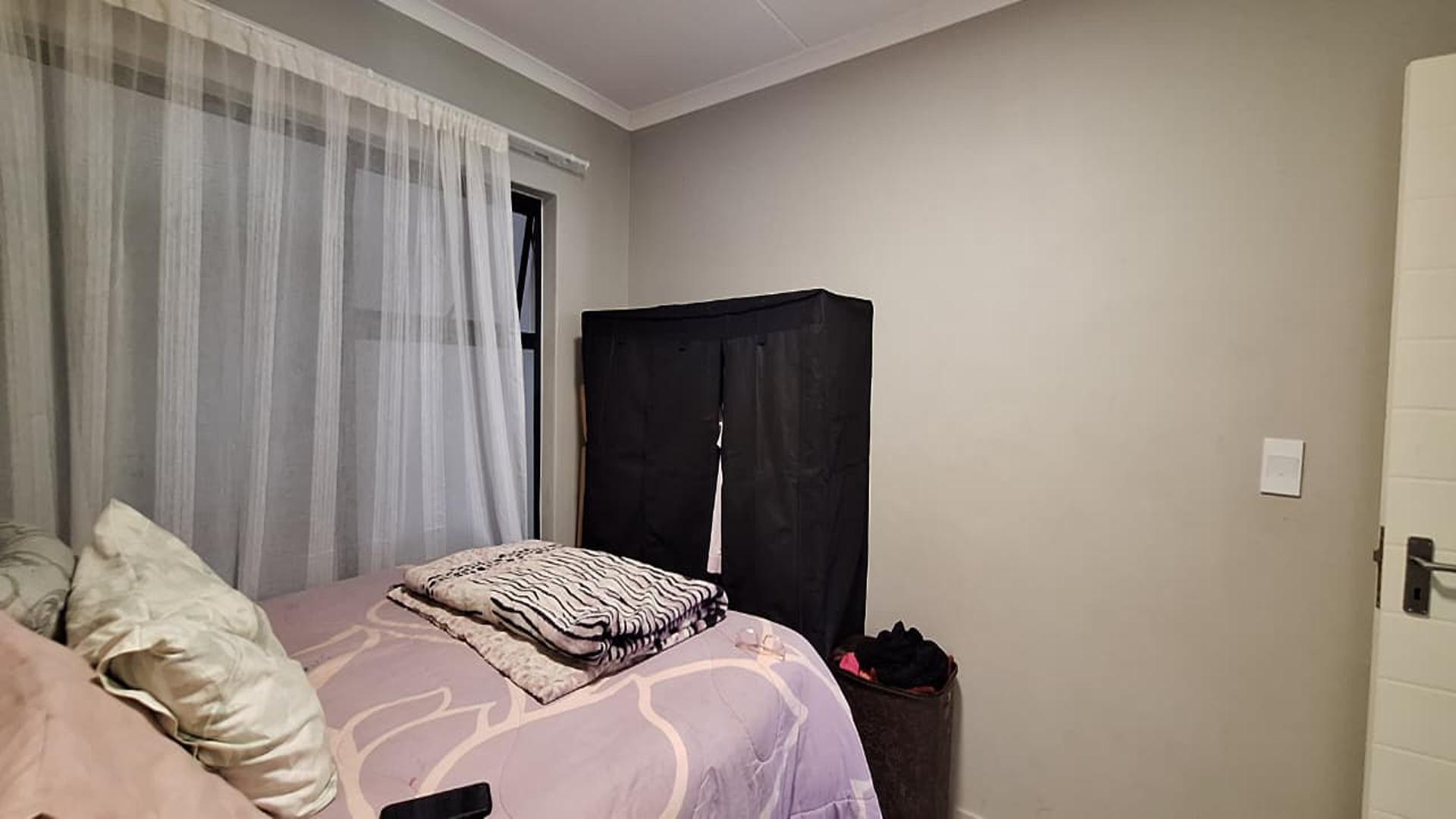 Bed Room 2 - 8 square meters of property in Glen Marais