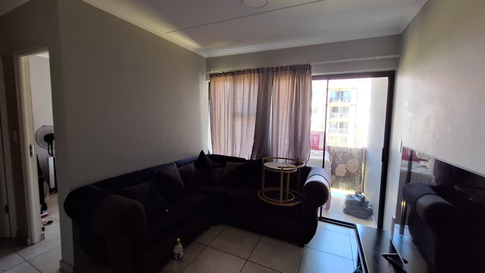 Lounges - 13 square meters of property in Glen Marais