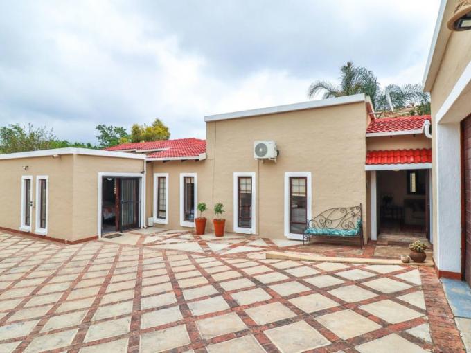 4 Bedroom House for Sale For Sale in Faerie Glen - MR674579
