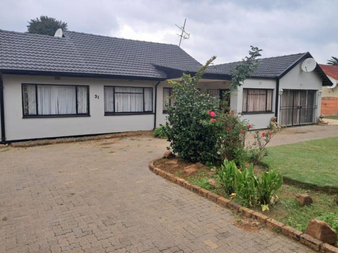 3 Bedroom House for Sale For Sale in General Albertspark - MR674611