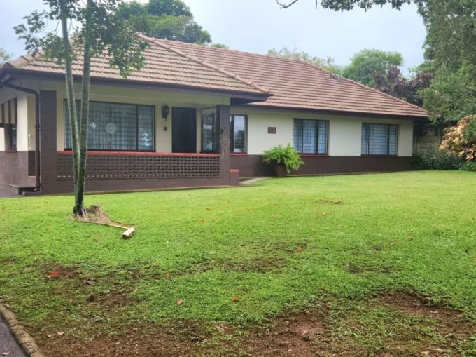 3 Bedroom House for Sale For Sale in Amanzimtoti  - MR674617