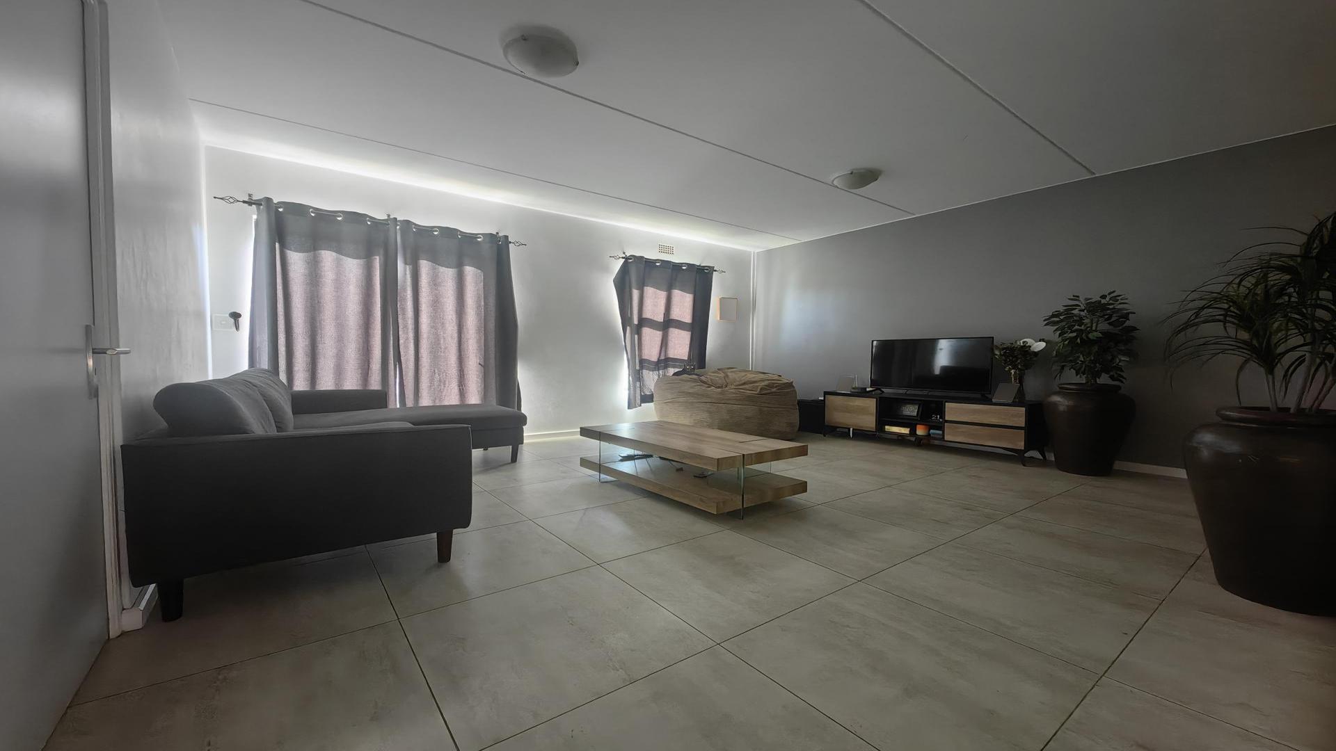 Lounges of property in Eerste River