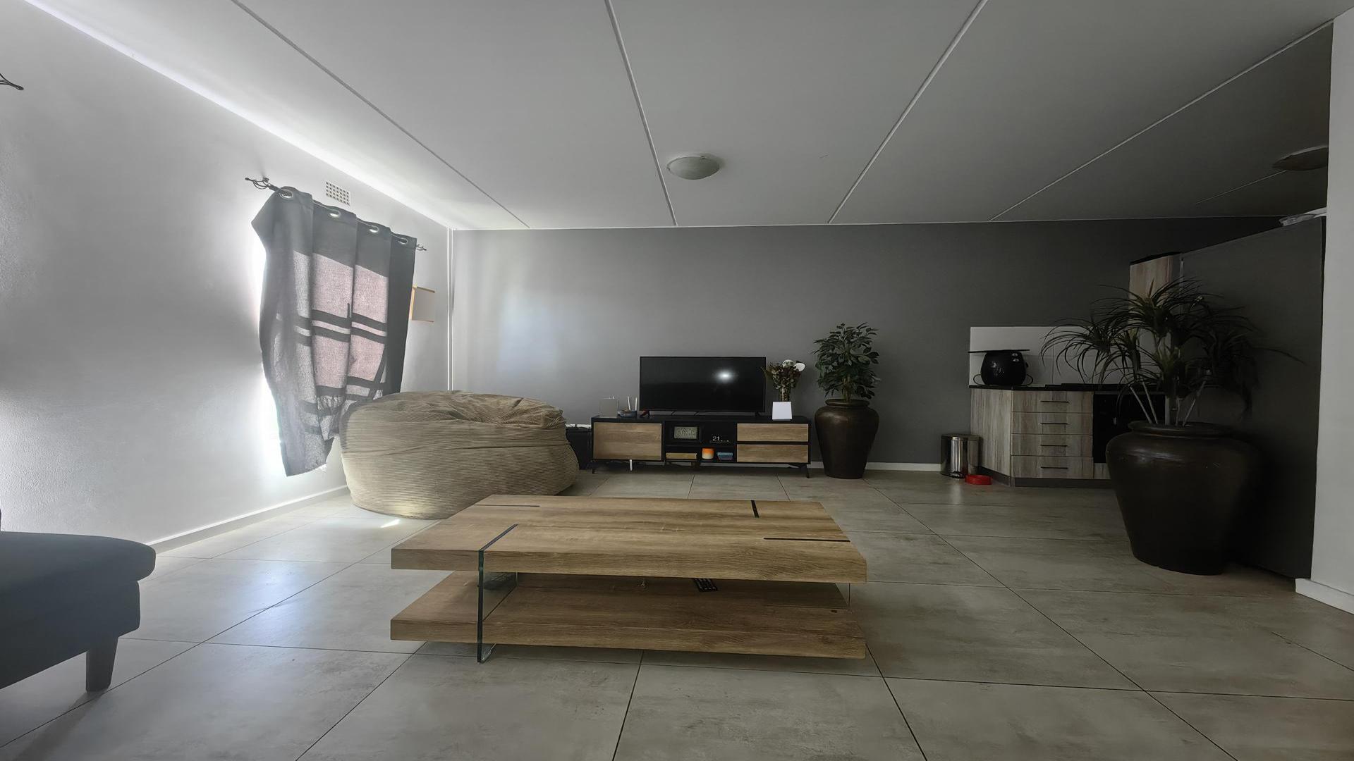 Lounges of property in Eerste River