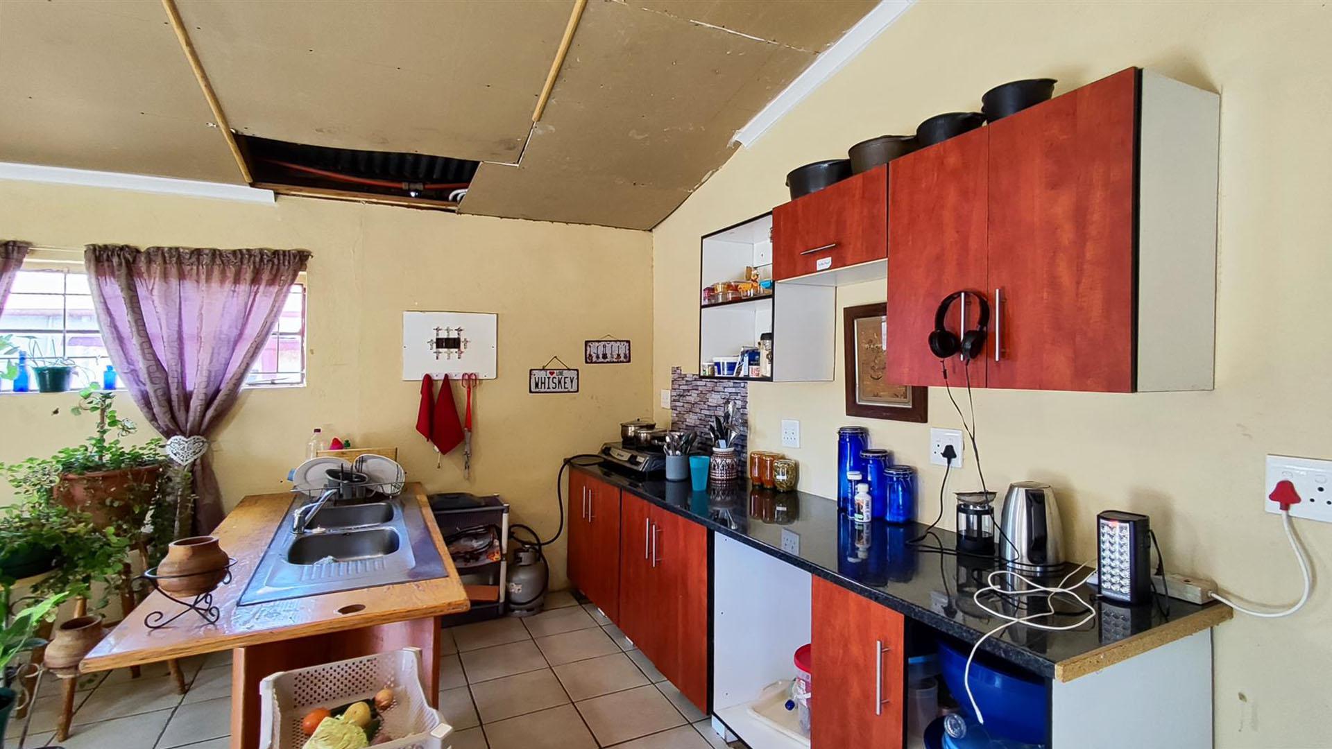 Kitchen - 20 square meters of property in Rensburg