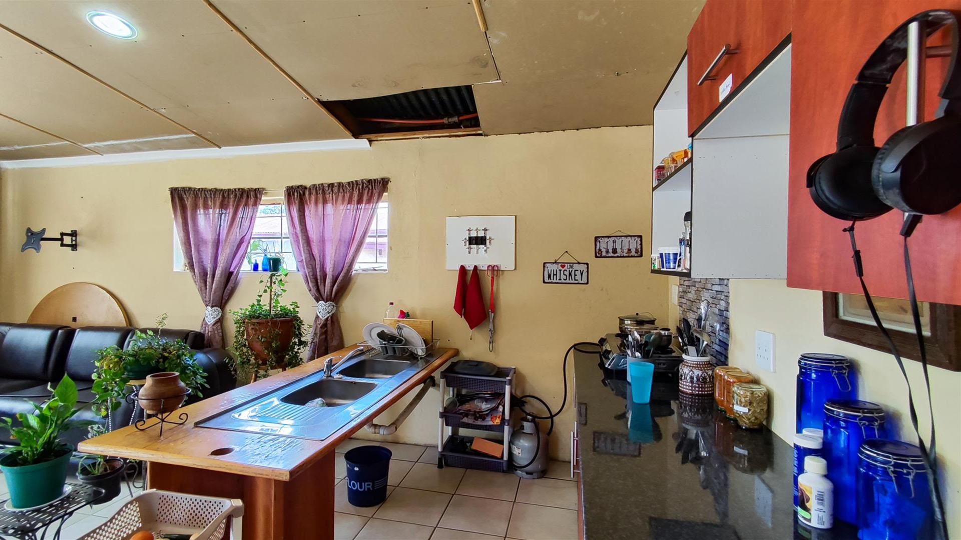 Kitchen - 20 square meters of property in Rensburg